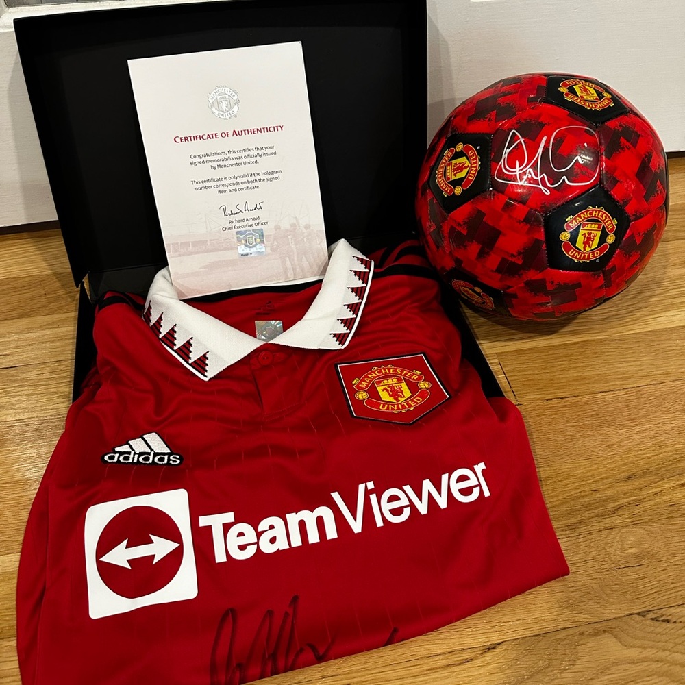Manchester United authentic signed jersey and ball